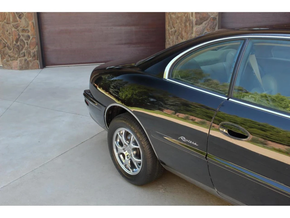 1997 Buick Riviera 8th Gen - Image 20 of 31