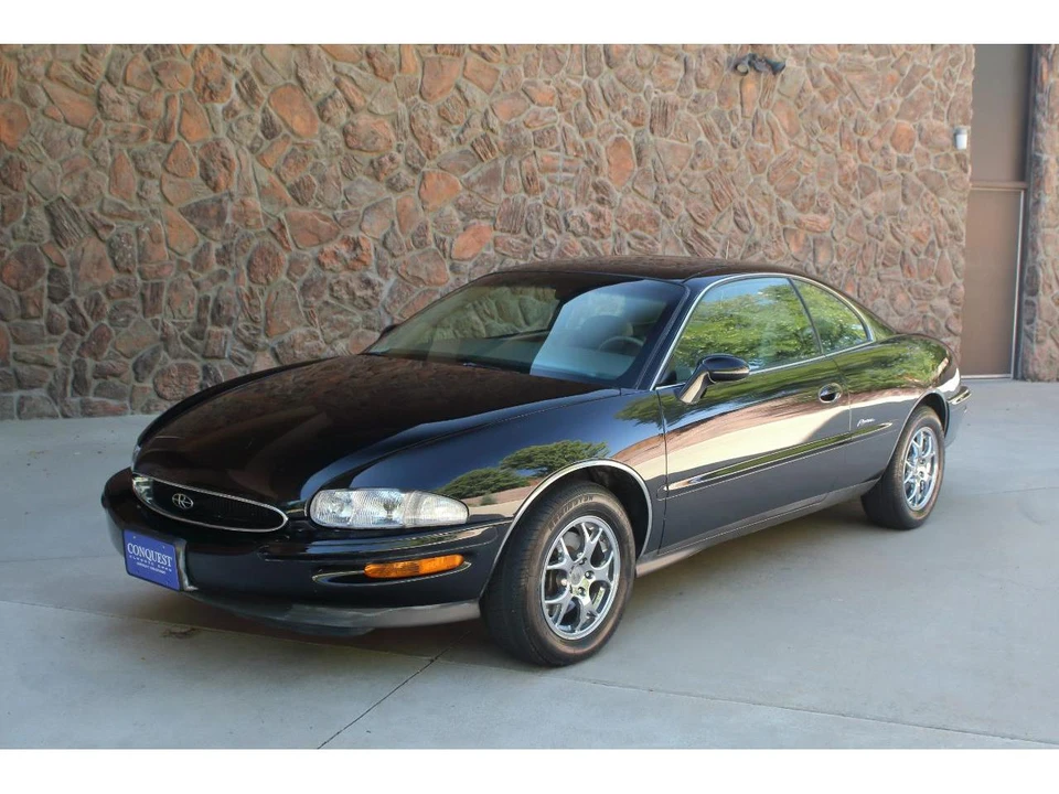 1997 Buick Riviera 8th Gen - Image 2 of 31