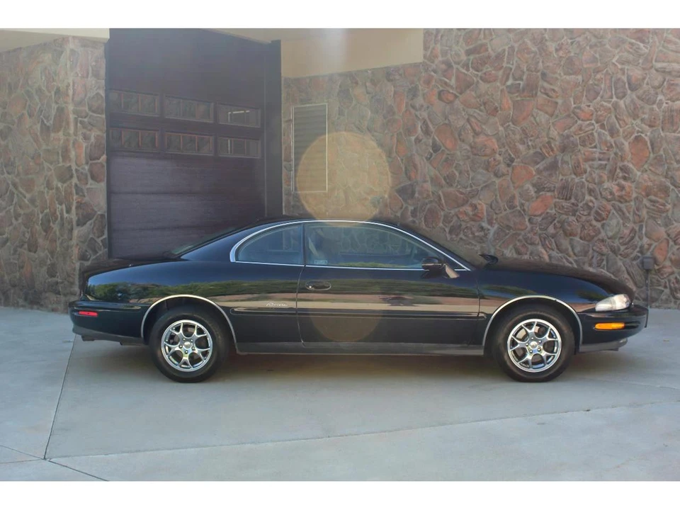 1997 Buick Riviera 8th Gen - Image 14 of 31