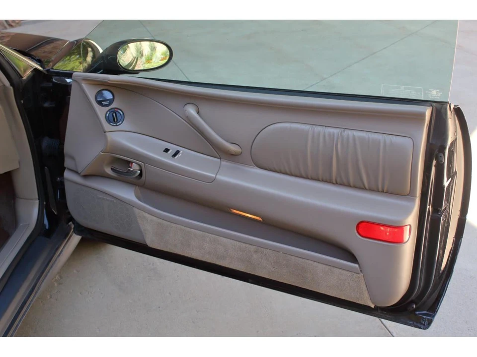 1997 Buick Riviera 8th Gen - Image 30 of 31