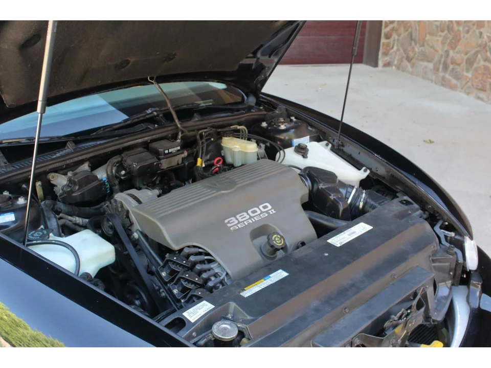 1997 Buick Riviera 8th Gen - Image 27 of 31
