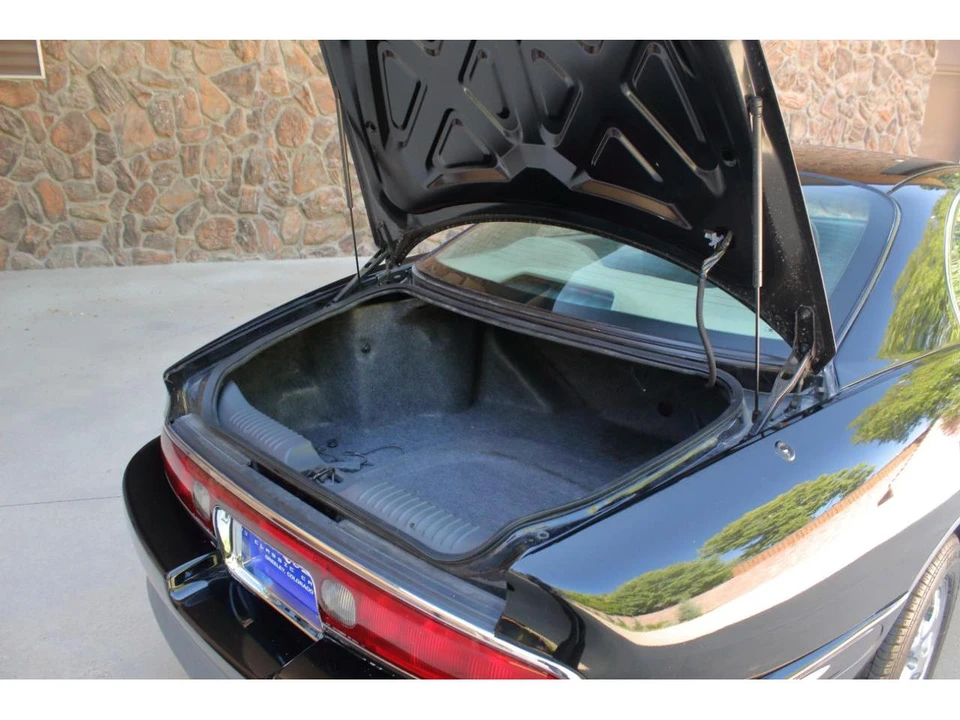 1997 Buick Riviera 8th Gen - Image 9 of 31