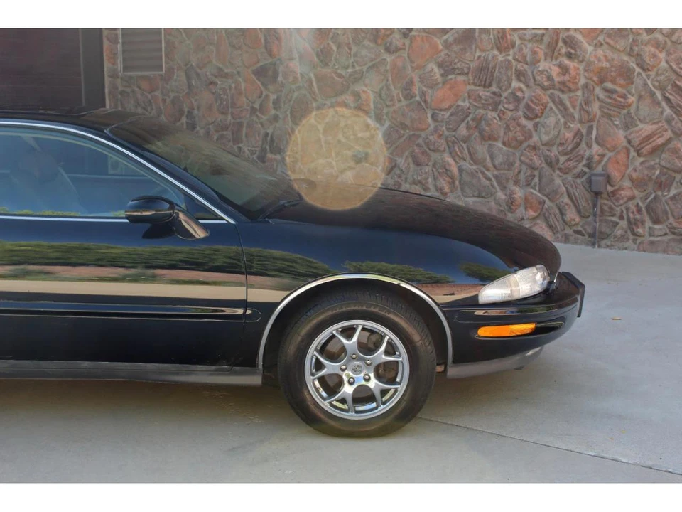 1997 Buick Riviera 8th Gen - Image 15 of 31