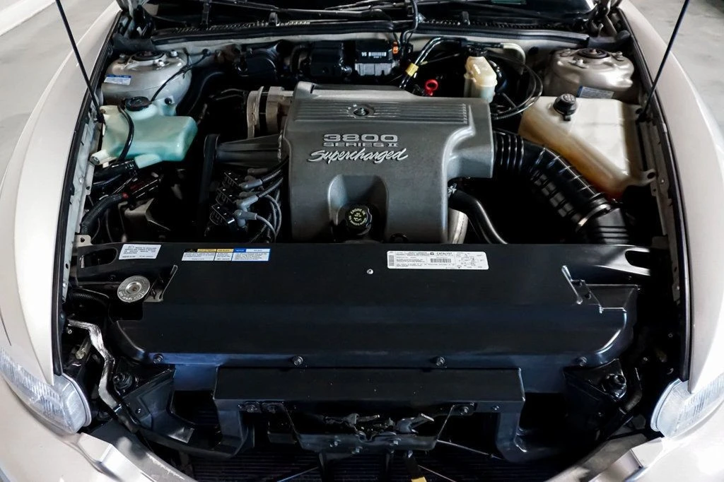 1997 Buick Riviera 8th Gen - Image 12 of 12