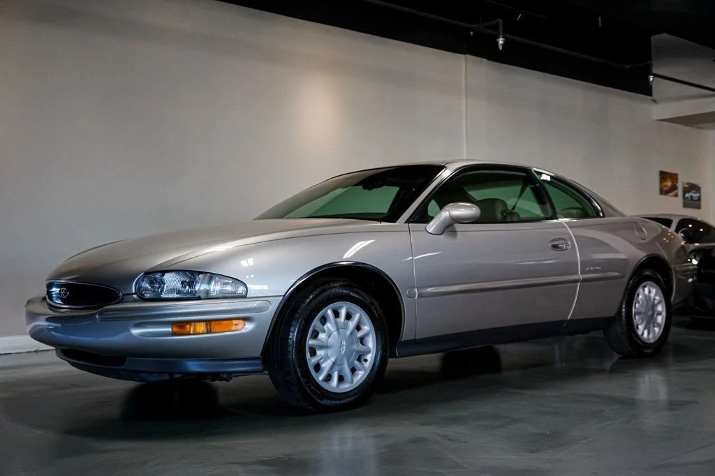 1997 Buick Riviera 8th Gen - Image 3 of 12