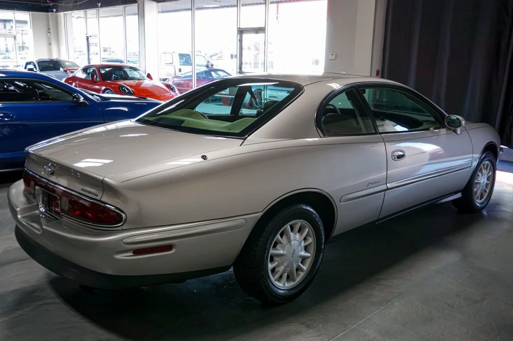 1997 Buick Riviera 8th Gen - Image 7 of 12