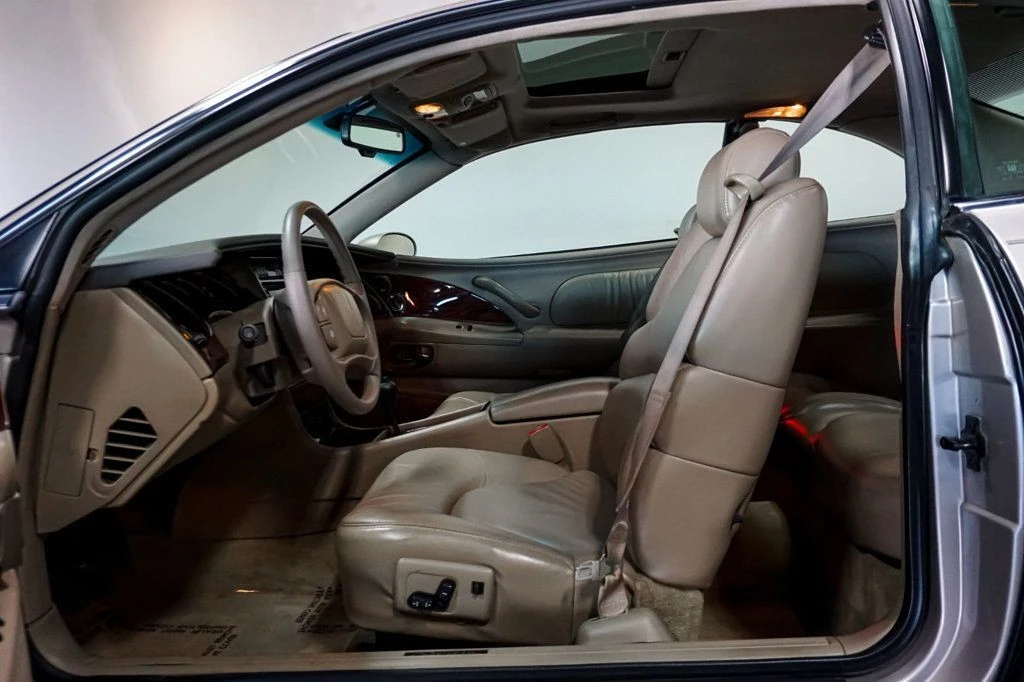 1997 Buick Riviera 8th Gen - Image 8 of 12