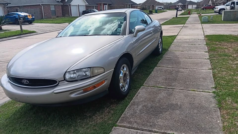 1997 Buick Riviera 8th Gen - Image 2 of 2