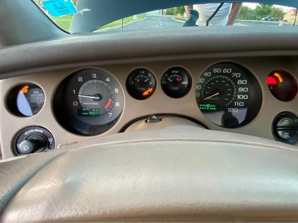 1997 Buick Riviera 8th Gen - Image 10 of 15