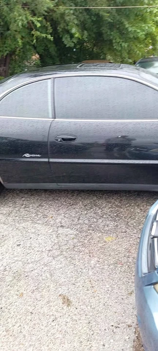 1997 Buick Riviera 8th Gen - Image 4 of 5