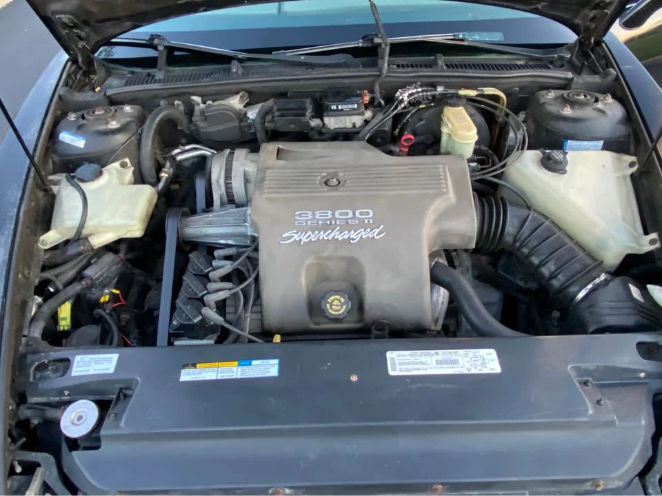 1997 Buick Riviera 8th Gen - Image 5 of 15