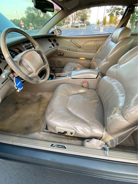 1997 Buick Riviera 8th Gen - Image 7 of 15
