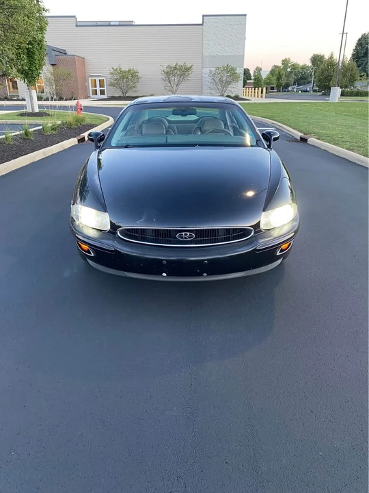 1997 Buick Riviera 8th Gen - Image 12 of 15