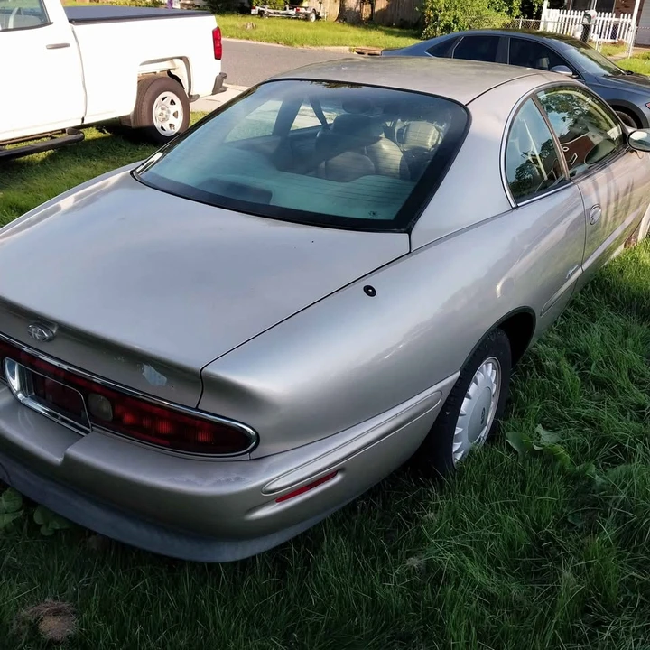 1997 Buick Riviera 8th Gen - Image 5 of 11