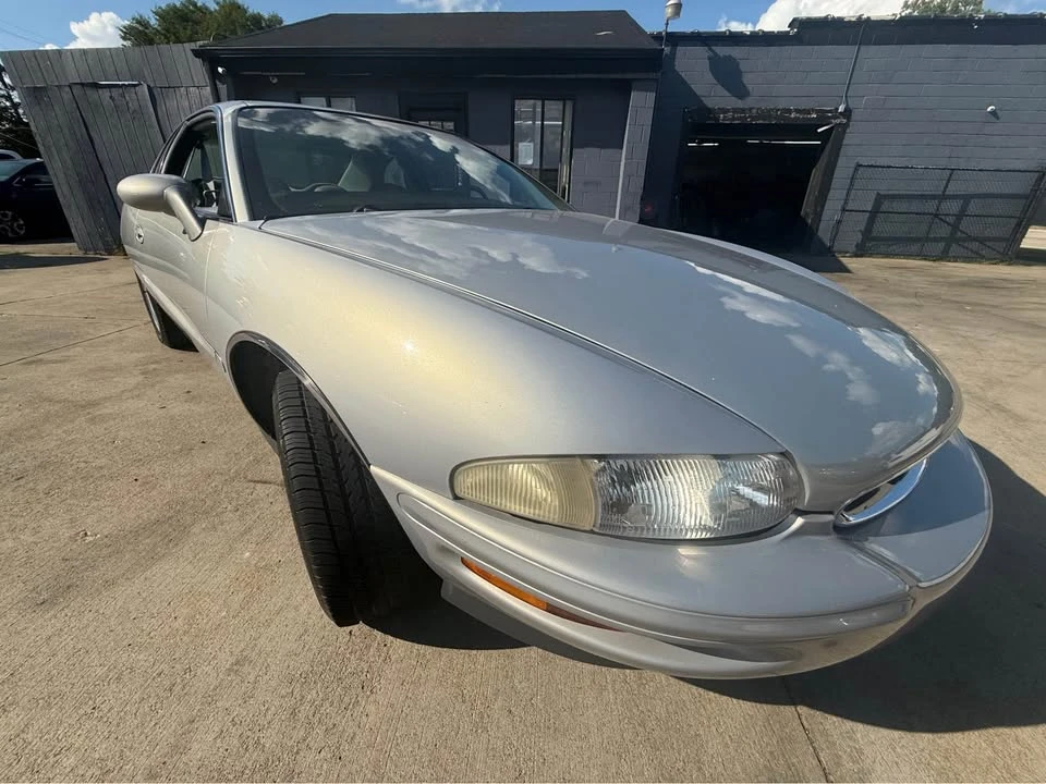 1997 Buick Riviera 8th Gen - Image 7 of 20