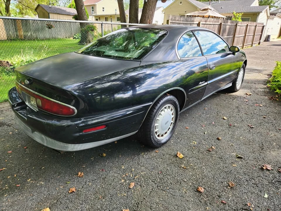 1997 Buick Riviera 8th Gen - Image 2 of 4