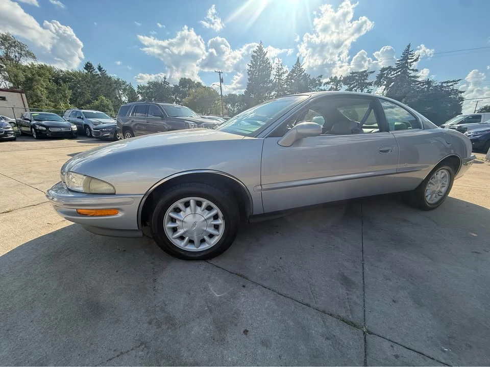 1997 Buick Riviera 8th Gen - Image 3 of 20