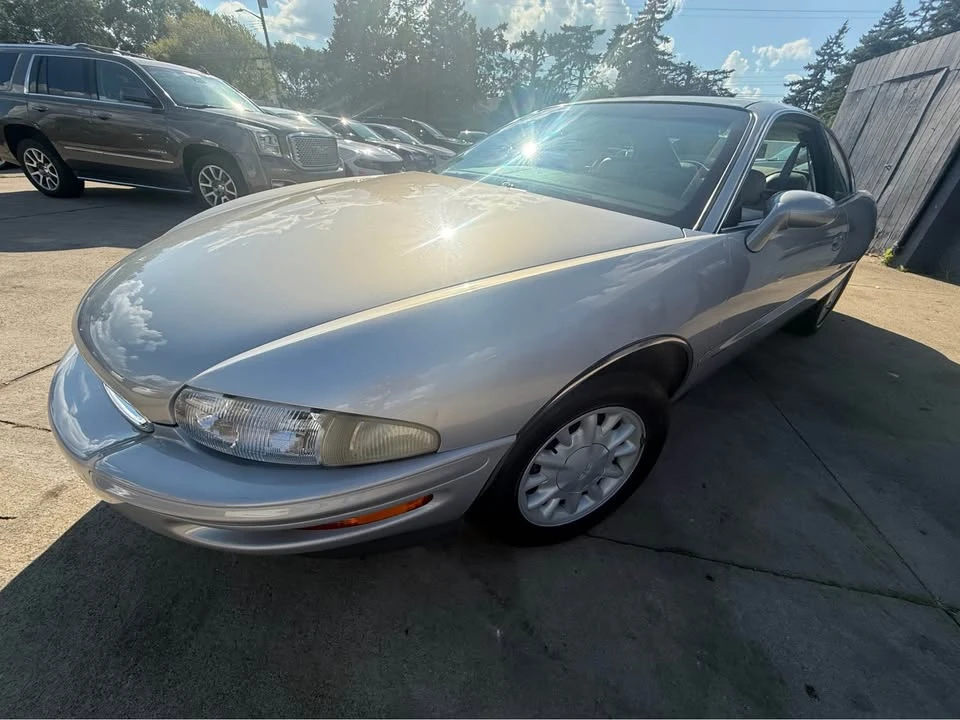 1997 Buick Riviera 8th Gen - Image 4 of 20
