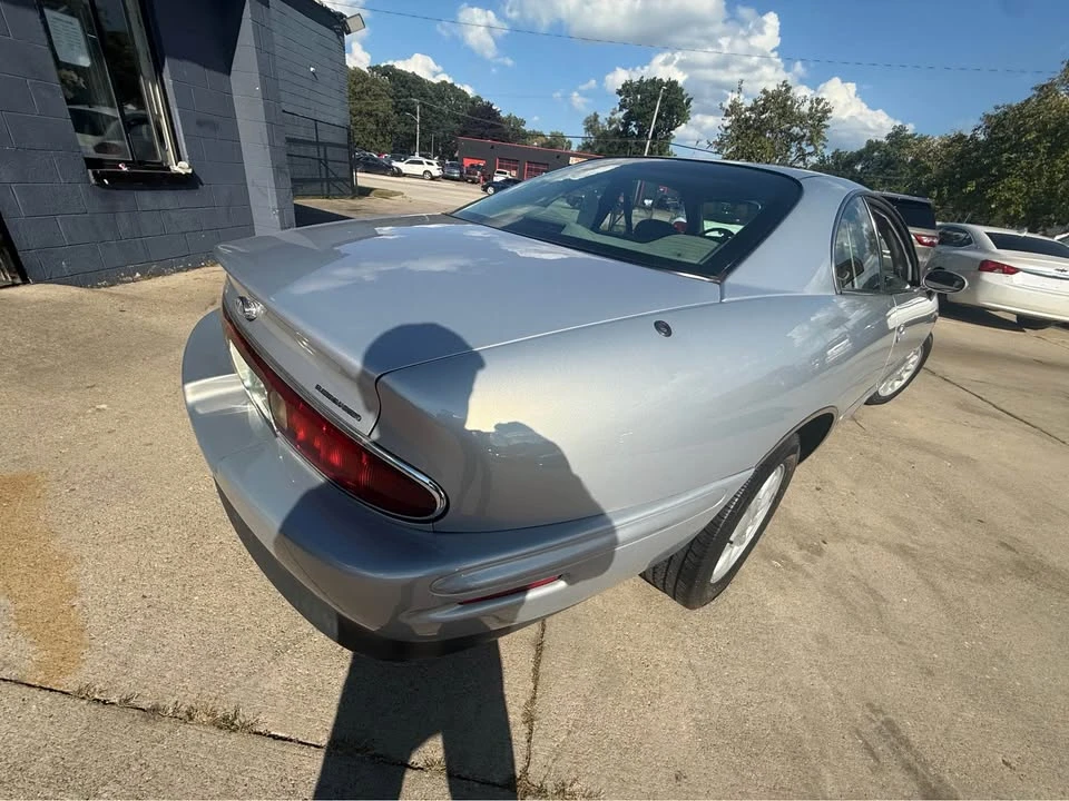 1997 Buick Riviera 8th Gen - Image 12 of 20