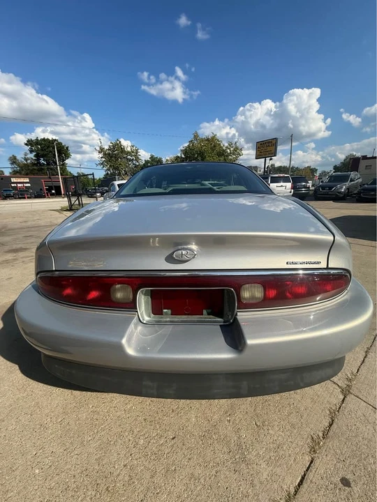 1997 Buick Riviera 8th Gen - Image 13 of 20
