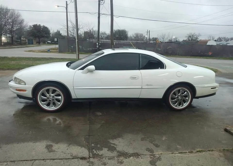 1997 Buick Riviera 8th Gen - Image 3 of 10