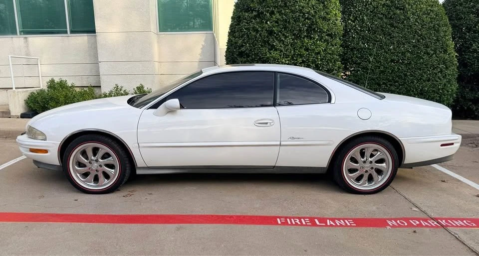 1997 Buick Riviera 8th Gen - Image 2 of 10