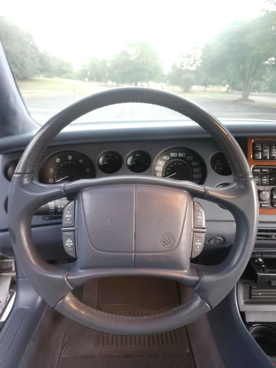 1997 Buick Riviera 8th Gen - Image 8 of 16