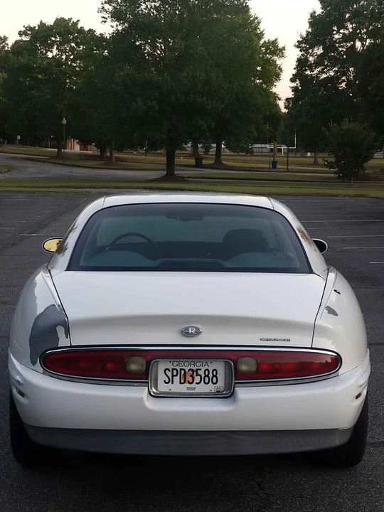 1997 Buick Riviera 8th Gen - Image 4 of 16