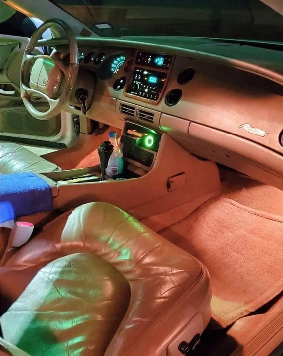 1997 Buick Riviera 8th Gen - Image 6 of 10
