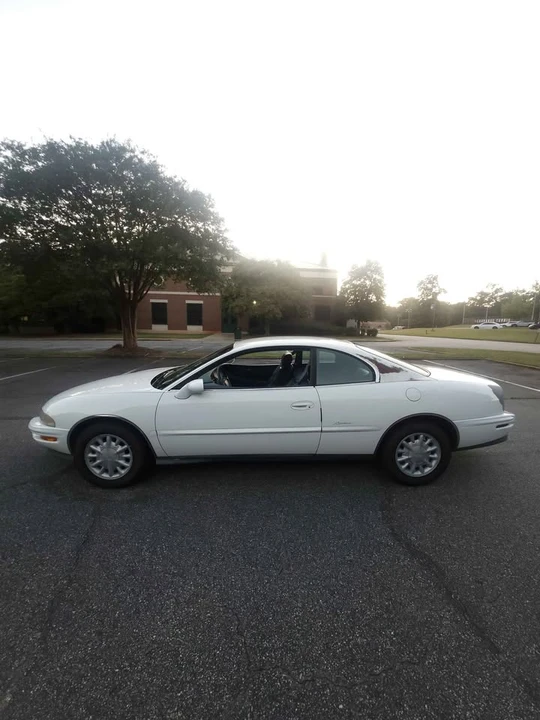 1997 Buick Riviera 8th Gen - Image 3 of 16
