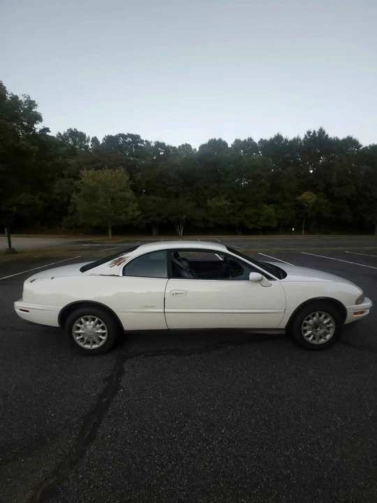 1997 Buick Riviera 8th Gen - Image 2 of 16