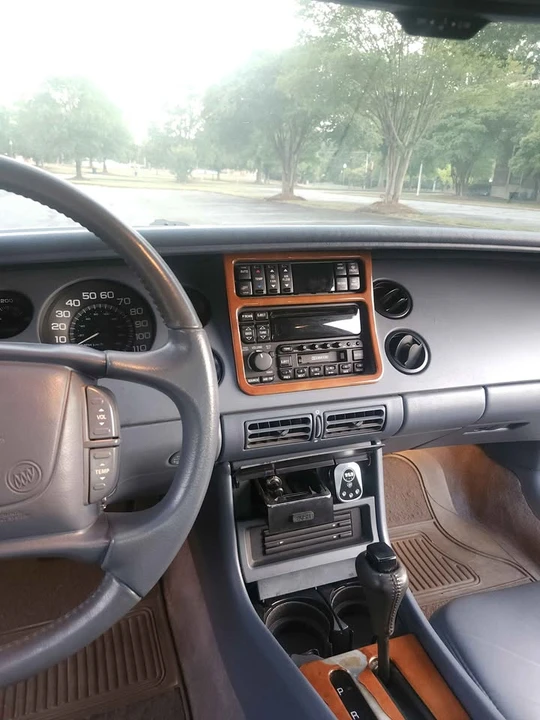 1997 Buick Riviera 8th Gen - Image 7 of 16