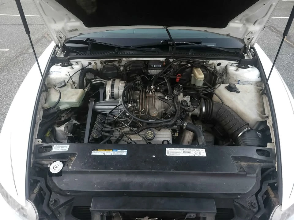 1997 Buick Riviera 8th Gen - Image 5 of 16