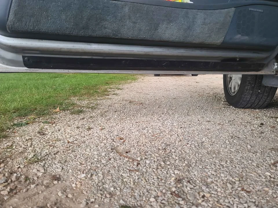 1997 Buick Riviera 8th Gen - Image 9 of 10