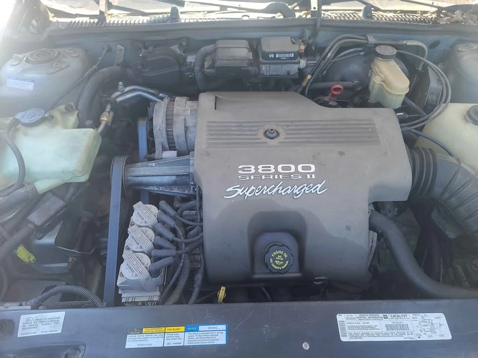 1997 Buick Riviera 8th Gen - Image 7 of 10