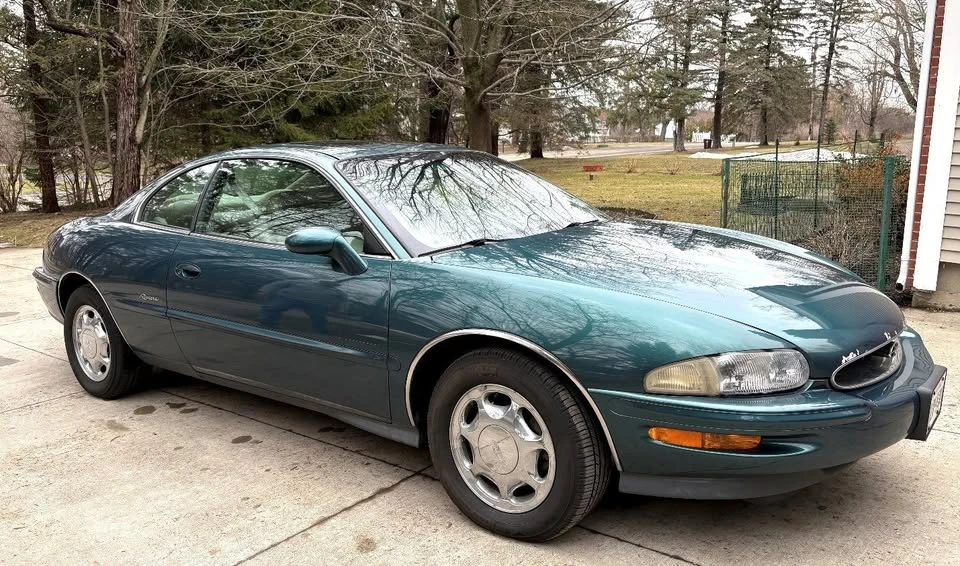 1997 Buick Riviera 8th Gen - Image 2 of 7