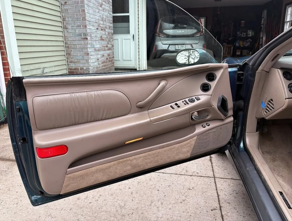 1997 Buick Riviera 8th Gen - Image 4 of 7