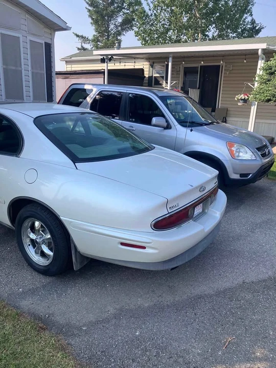 1997 Buick Riviera 8th Gen - Image 4 of 8