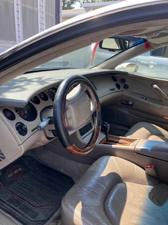 1997 Buick Riviera 8th Gen - Image 7 of 8