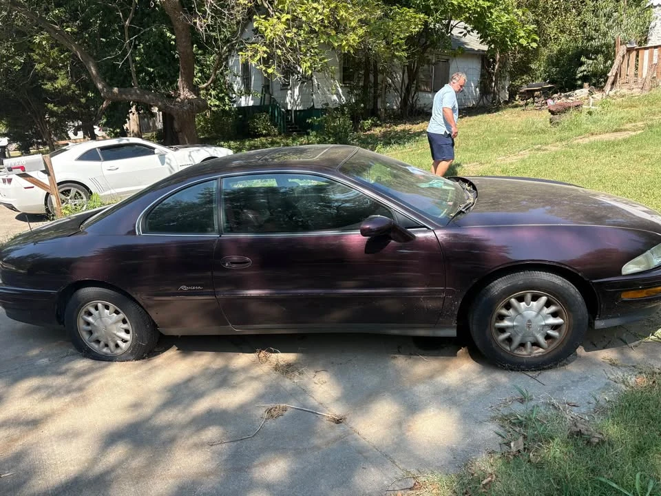1997 Buick Riviera 8th Gen - Image 3 of 4