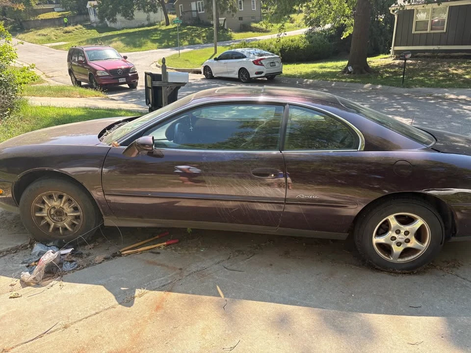 1997 Buick Riviera 8th Gen - Image 4 of 4