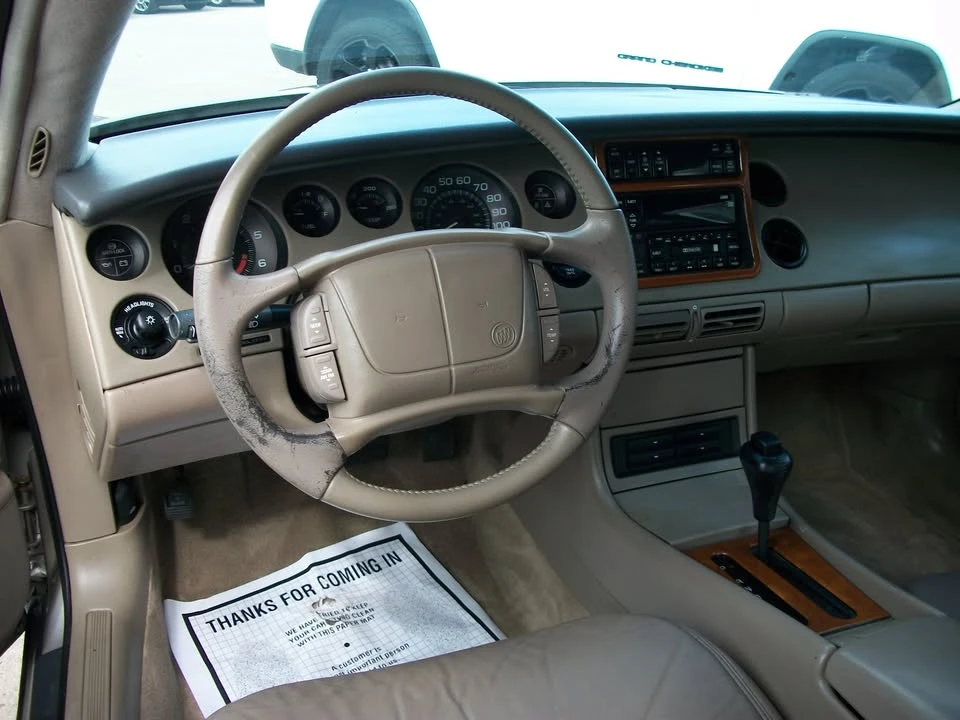 1997 Buick Riviera 8th Gen - Image 15 of 20