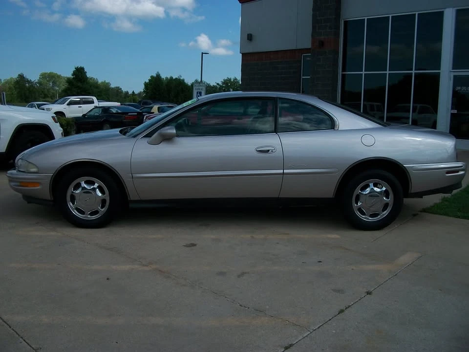 1997 Buick Riviera 8th Gen - Image 2 of 20