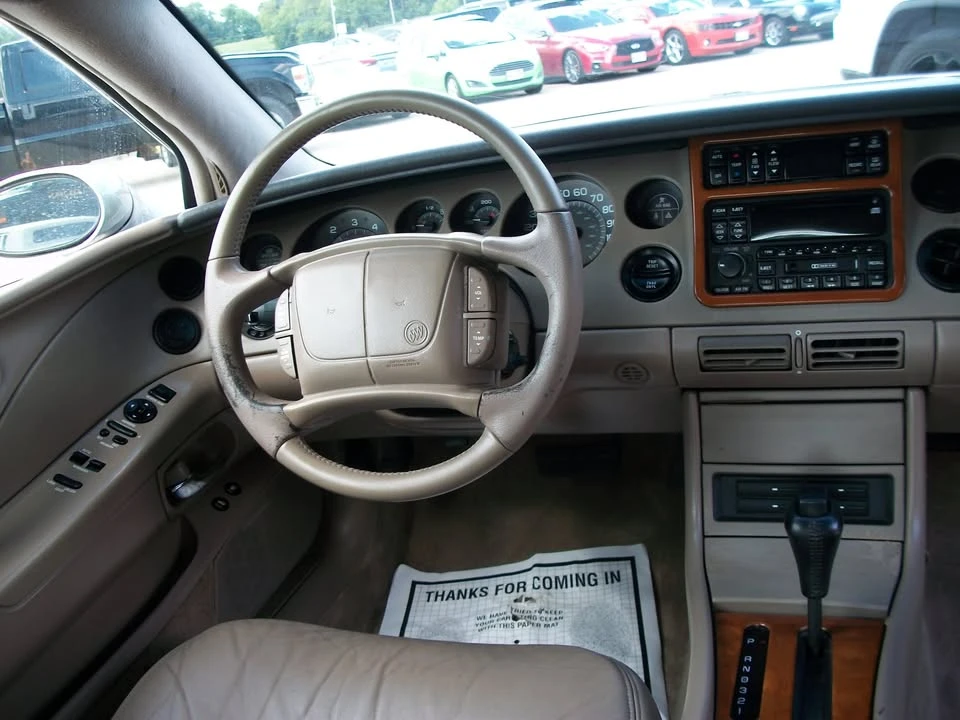 1997 Buick Riviera 8th Gen - Image 13 of 20