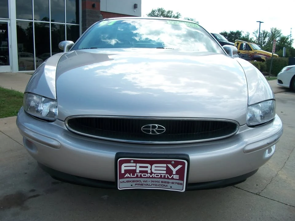 1997 Buick Riviera 8th Gen - Image 8 of 20
