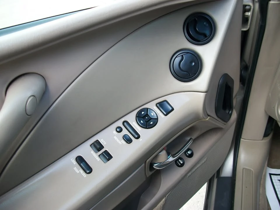 1997 Buick Riviera 8th Gen - Image 19 of 20