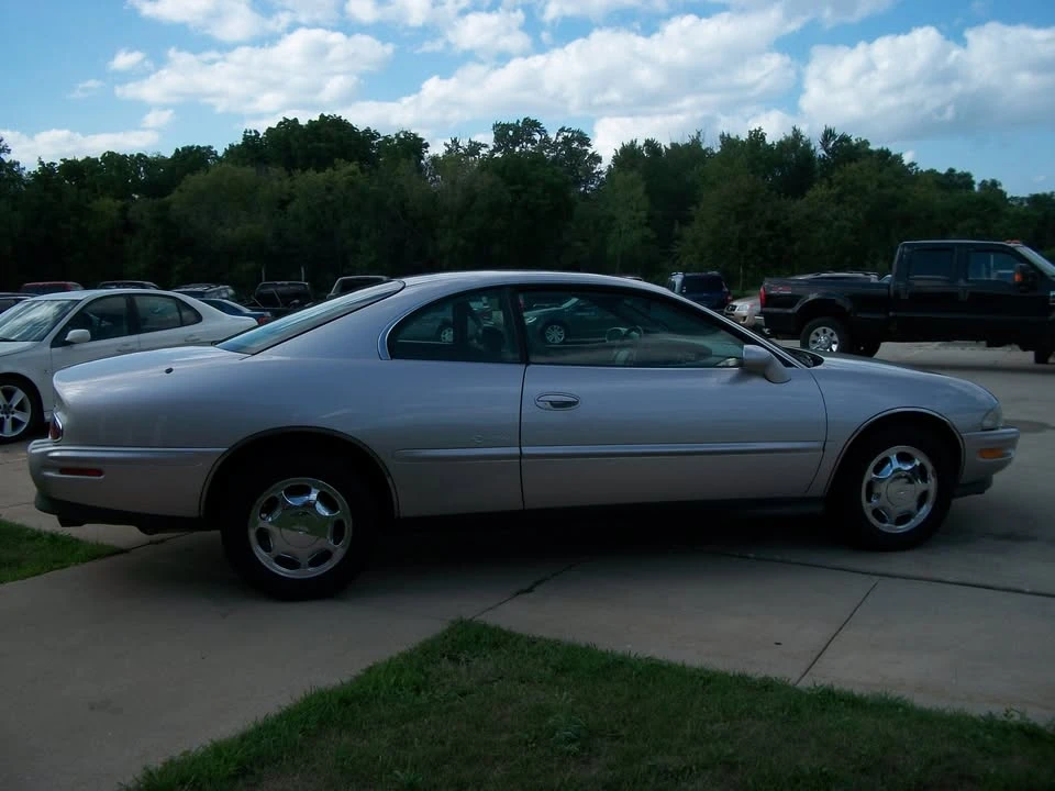 1997 Buick Riviera 8th Gen - Image 6 of 20