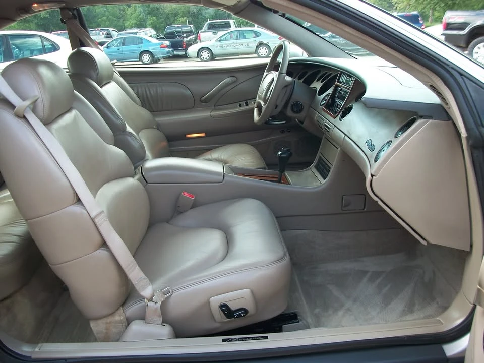 1997 Buick Riviera 8th Gen - Image 11 of 20