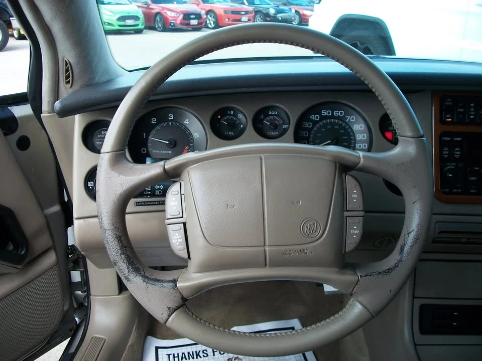 1997 Buick Riviera 8th Gen - Image 17 of 20