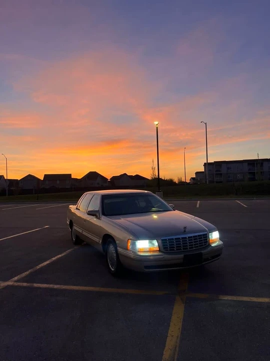 1997 Cadillac DeVille 7th Gen - Image 3 of 4